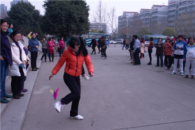 踢毽子1.JPG