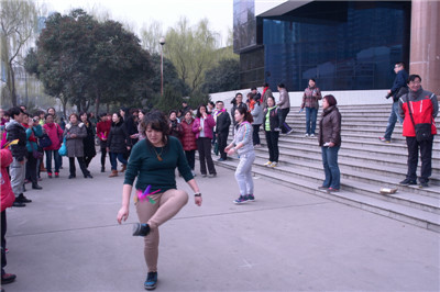 踢毽子4.JPG