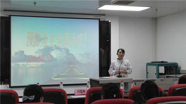 图2-压疮伤口小组组长李婉妮护士长主持活动.jpg