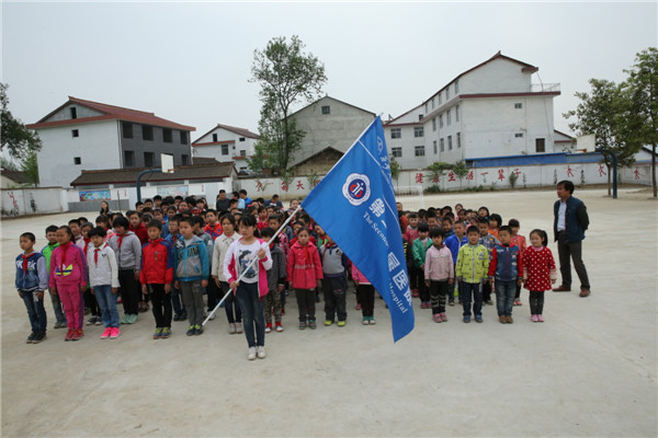 5.对文家庙小学学生进行历史教育演讲.JPG