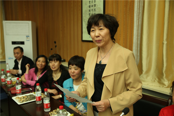 17.老护士长代表袁国莲讲话.JPG