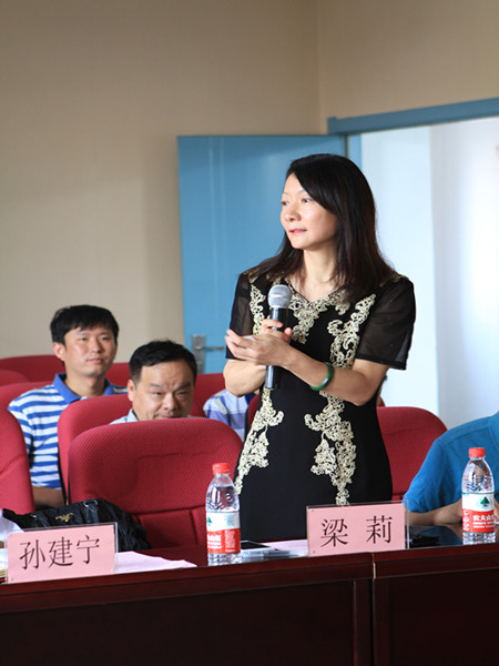 学校国际交流处梁莉处长介绍来宾并对双方的合作背景进行了简单介绍_副本.jpg