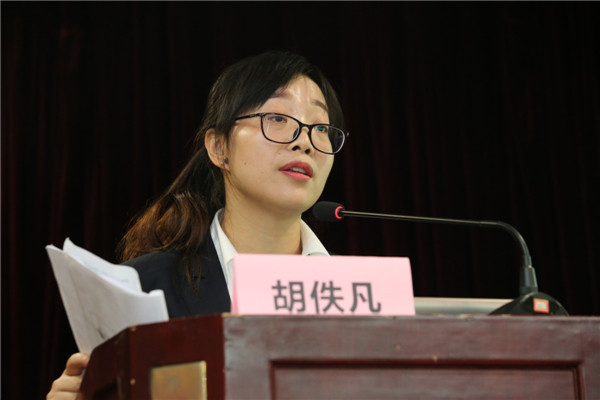 9.胡佚凡护士长作专题讲座.jpg