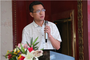 15.张德信副主任医师做学术报告.JPG