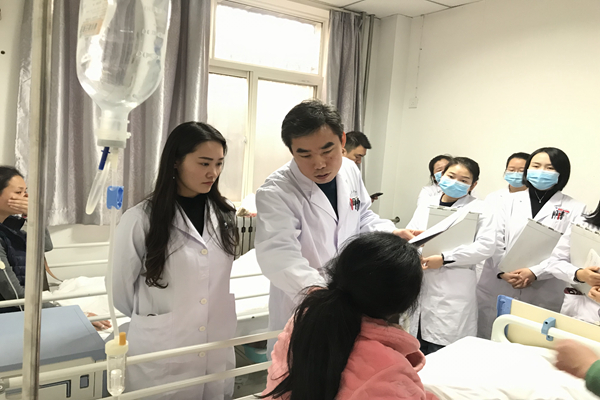 主任查房-1.jpg