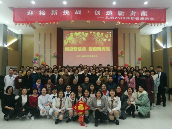 儿科大家庭合照_meitu_1.jpg
