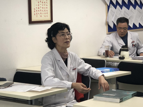 教学督导邓红教授点评新教师试讲.jpg