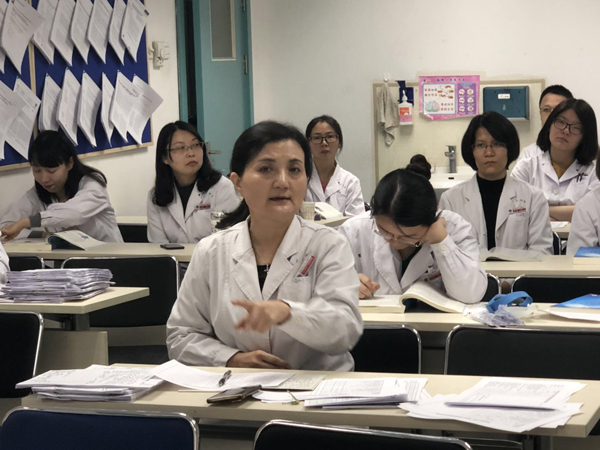 张晓彤教授点评新试讲.jpg