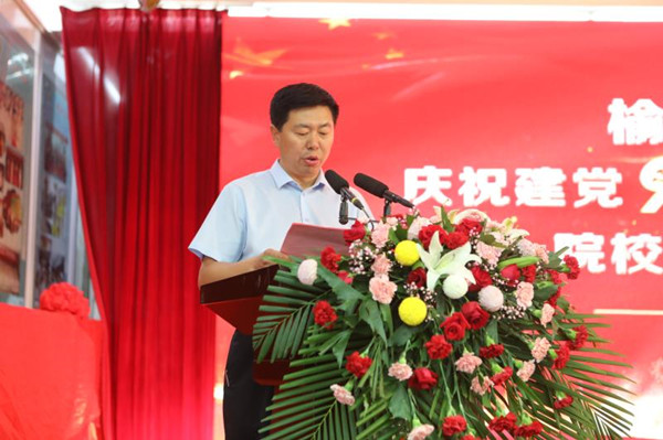 6.王建睿书记主持签约仪式_副本.jpg