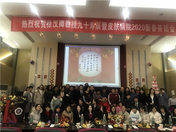 和寿星合影.jpg