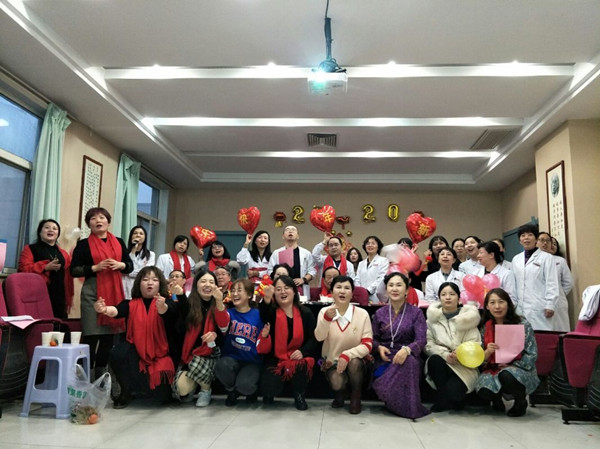 郭晓燕书记和董蕾教授领唱《我和我的祖国》_副本.jpg