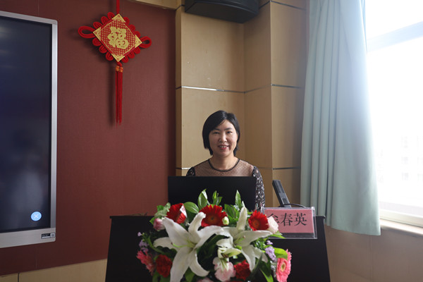5.牟春英护士长授课_副本.jpg