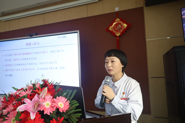 《护生实习压力与安全行为调查》姚聪副主任_副本.jpg